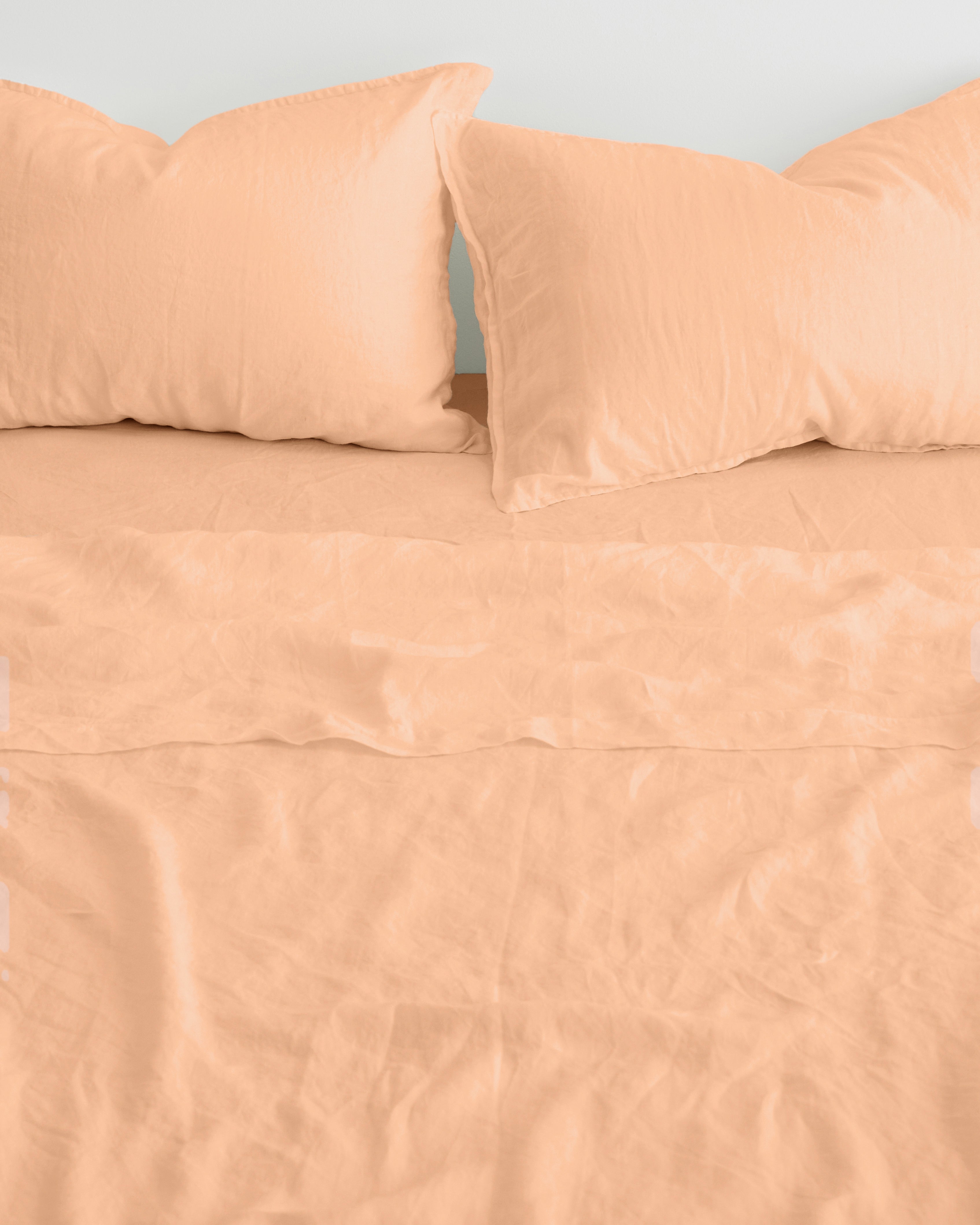 LINEN SHEET SET WITH PILLOWCASES - PEACH