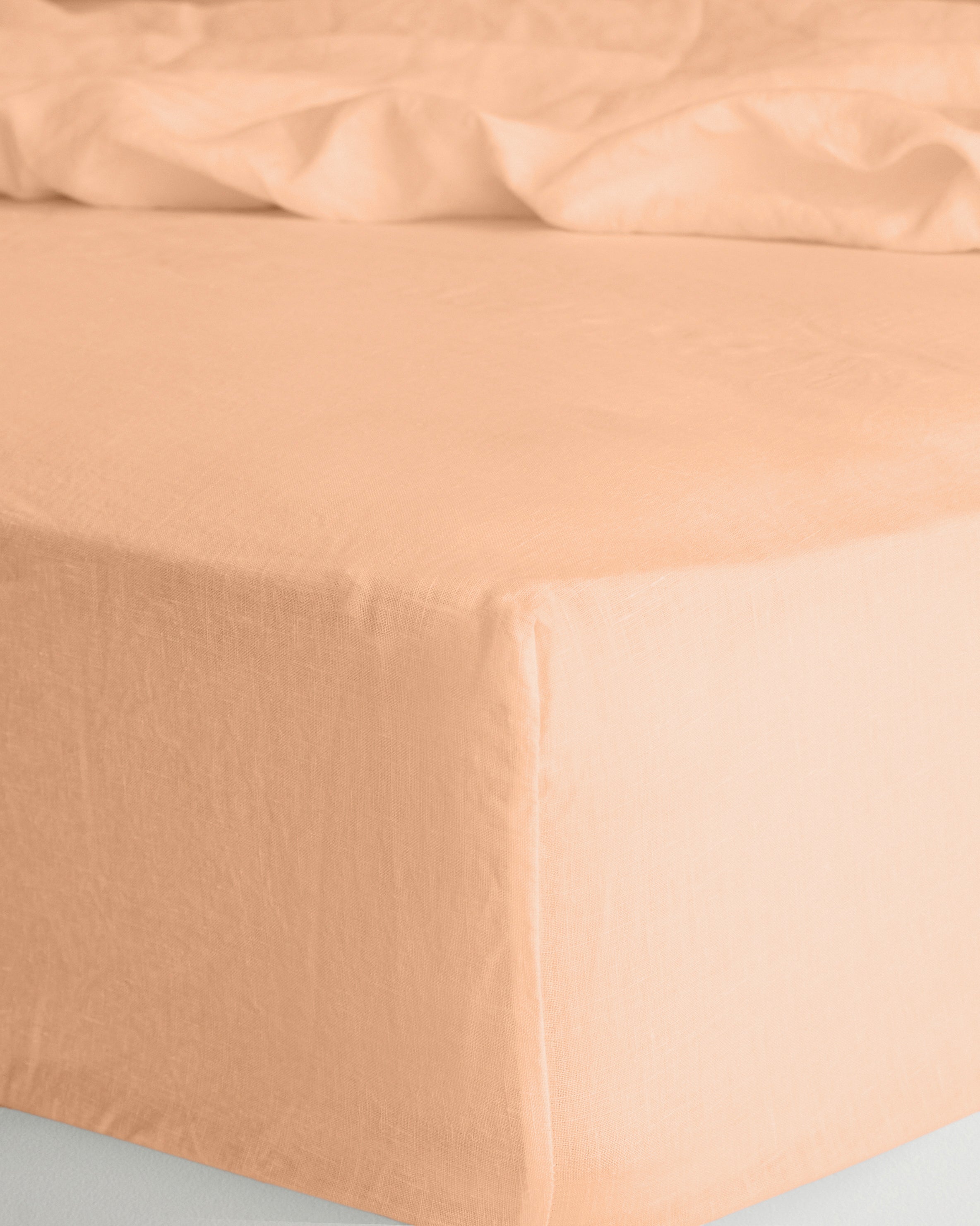 LINEN SHEET SET WITH PILLOWCASES - PEACH