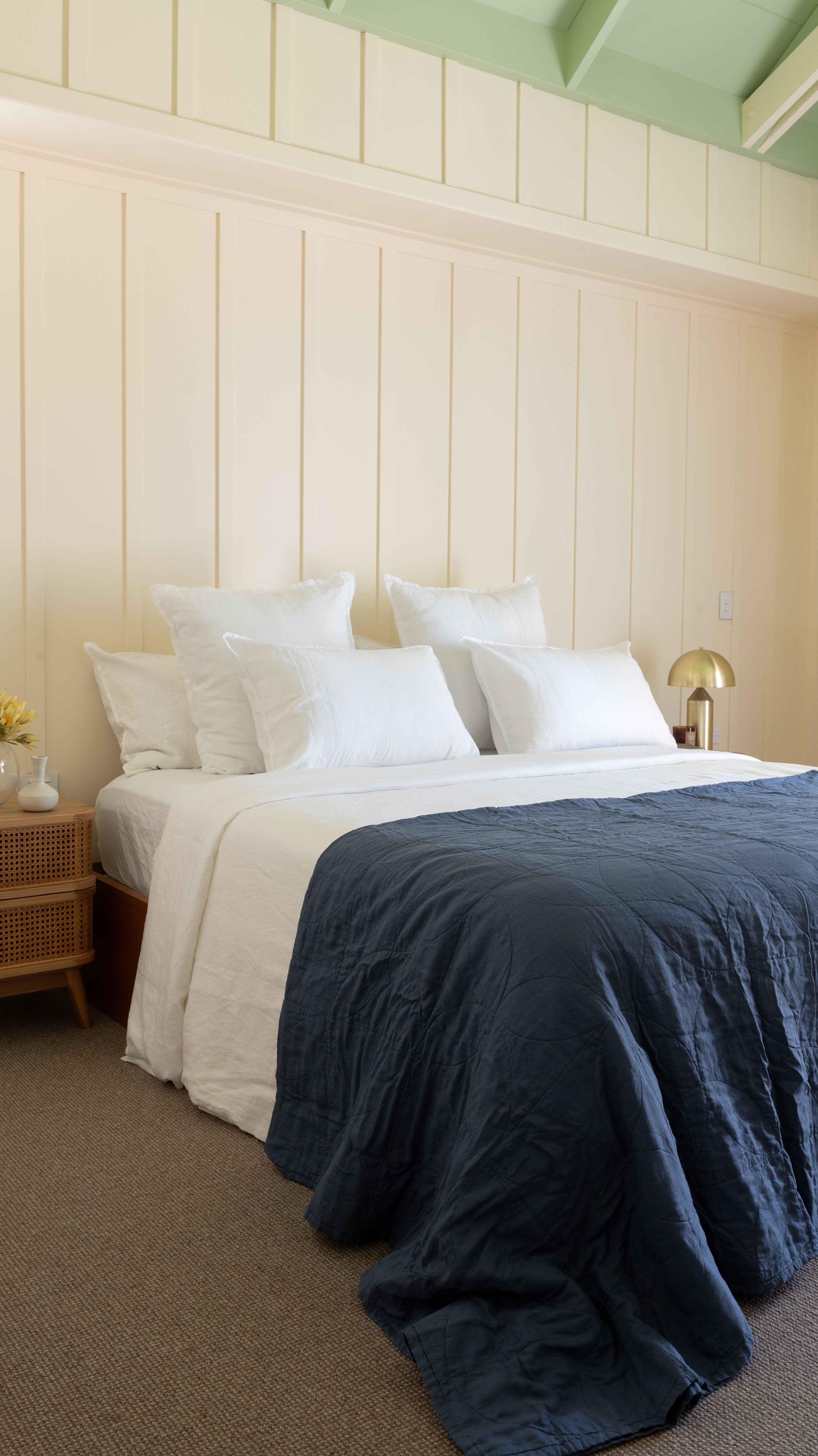 CIRCLE STITCHED FLAX LINEN BLANKET - DENIM BLUE