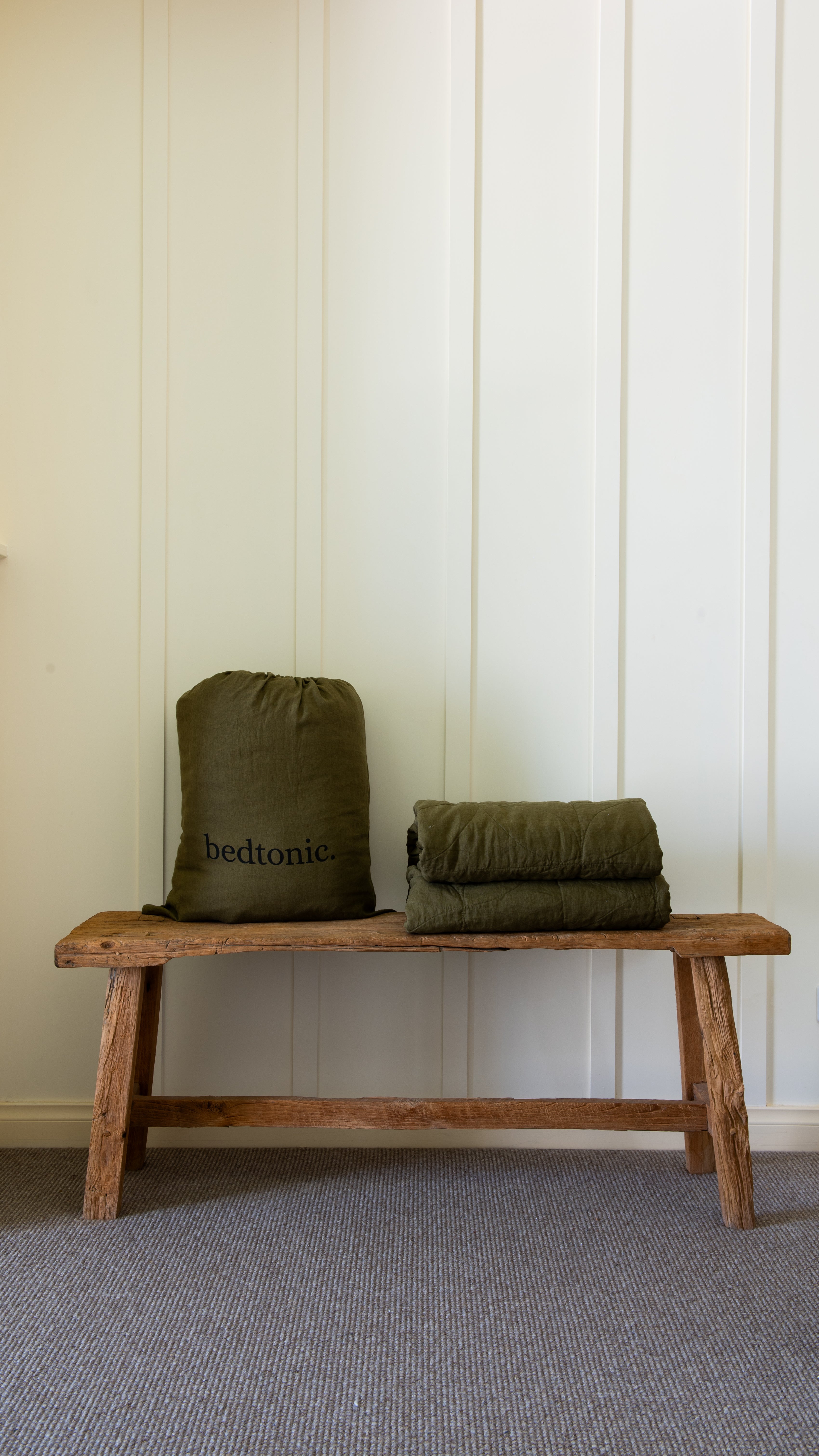 CIRCLE STITCHED FLAX LINEN BLANKET - OLIVE