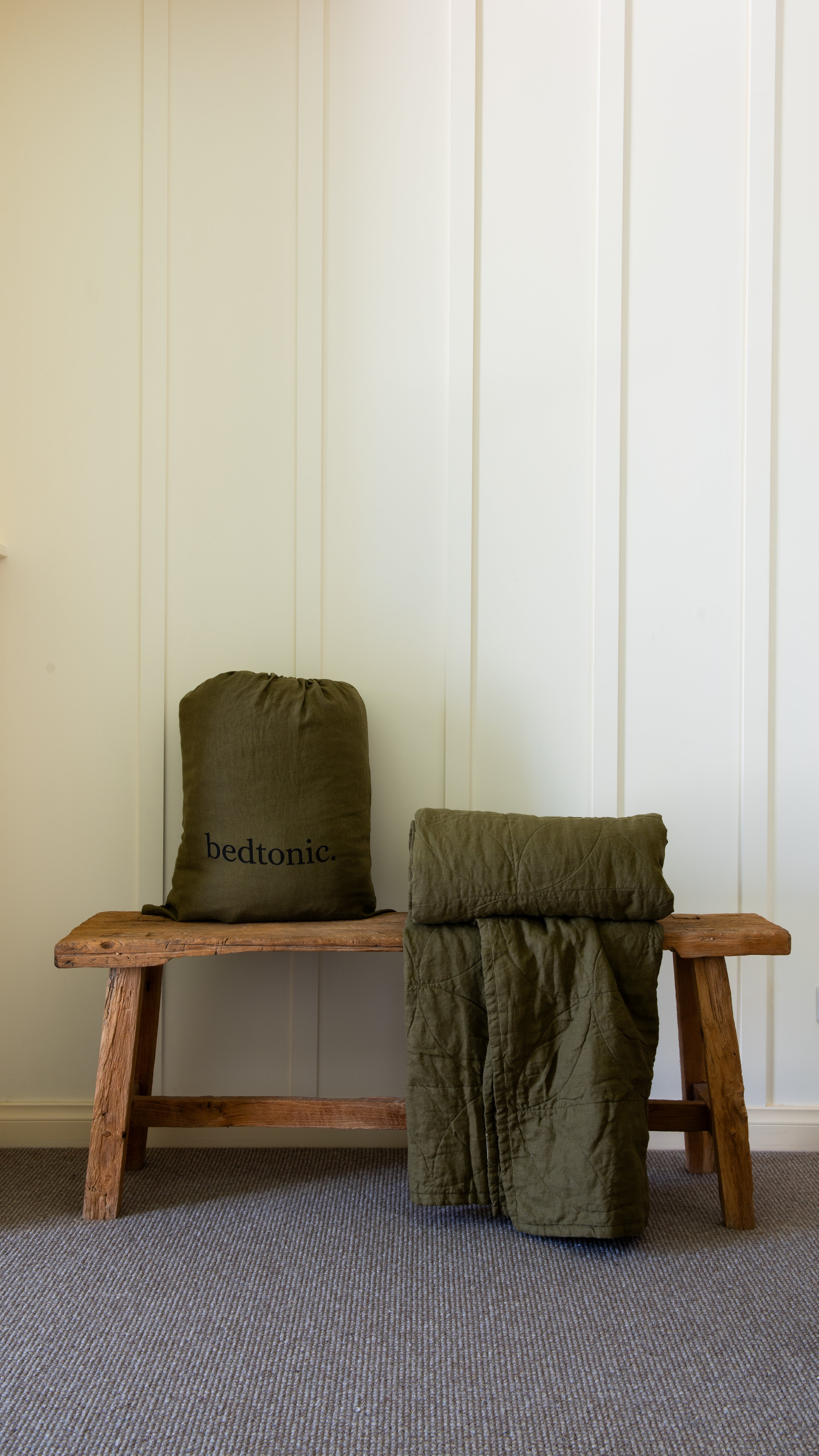 CIRCLE STITCHED FLAX LINEN BLANKET - OLIVE