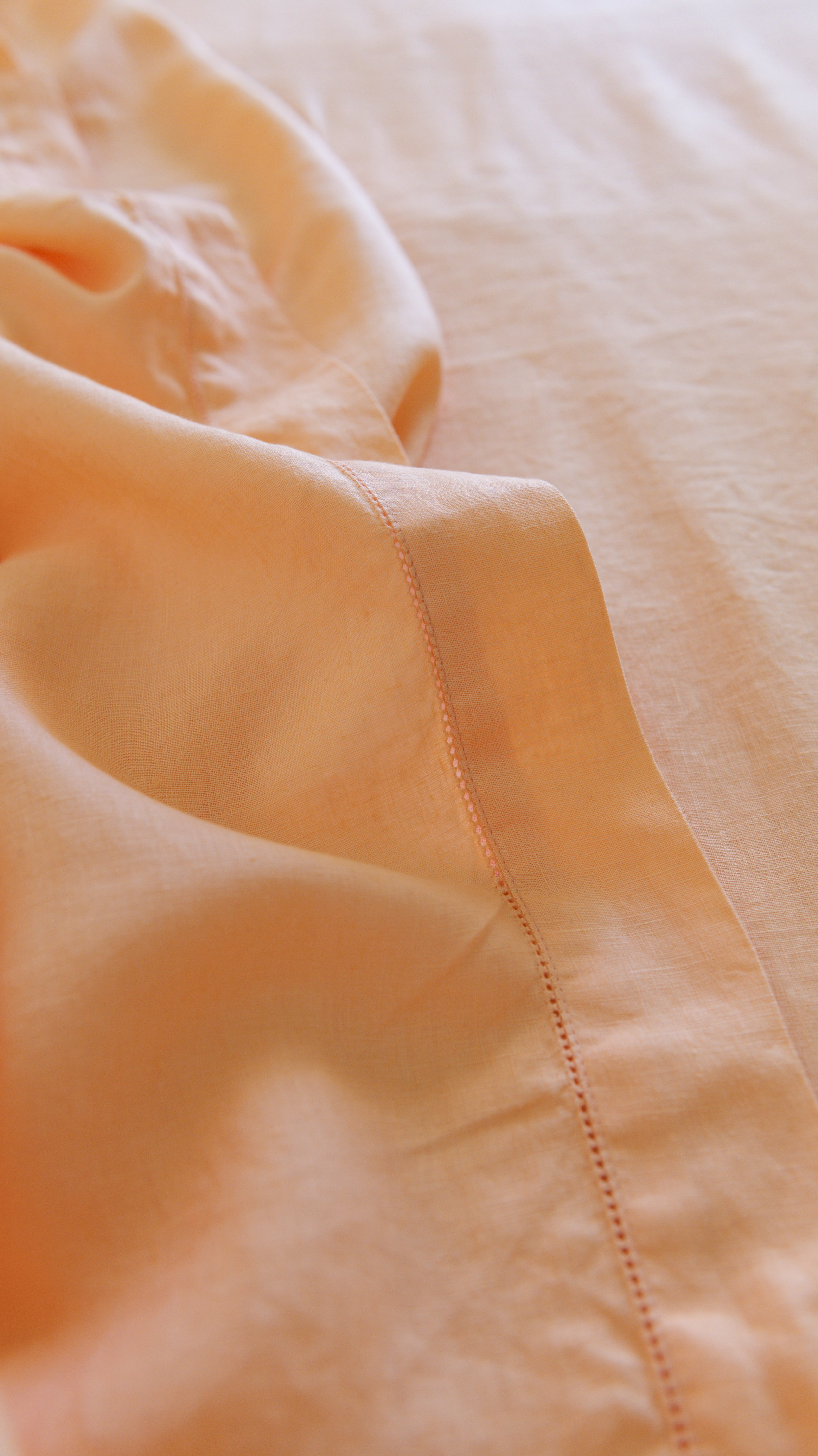 LINEN SHEET SET WITH PILLOWCASES - PEACH