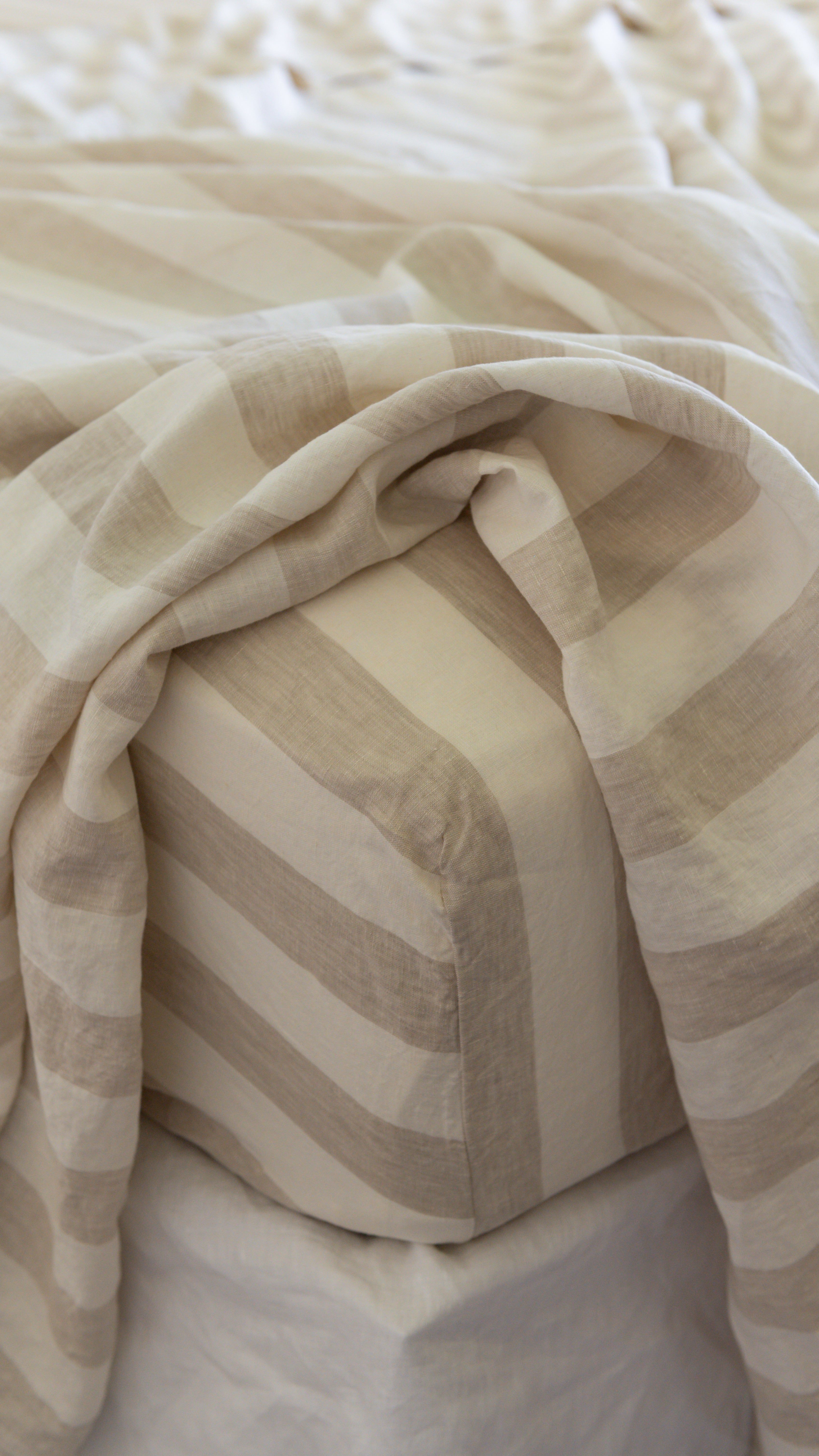 EUROPEAN FLAX LINEN FITTED SHEET - WIDE NATURAL STRIPE