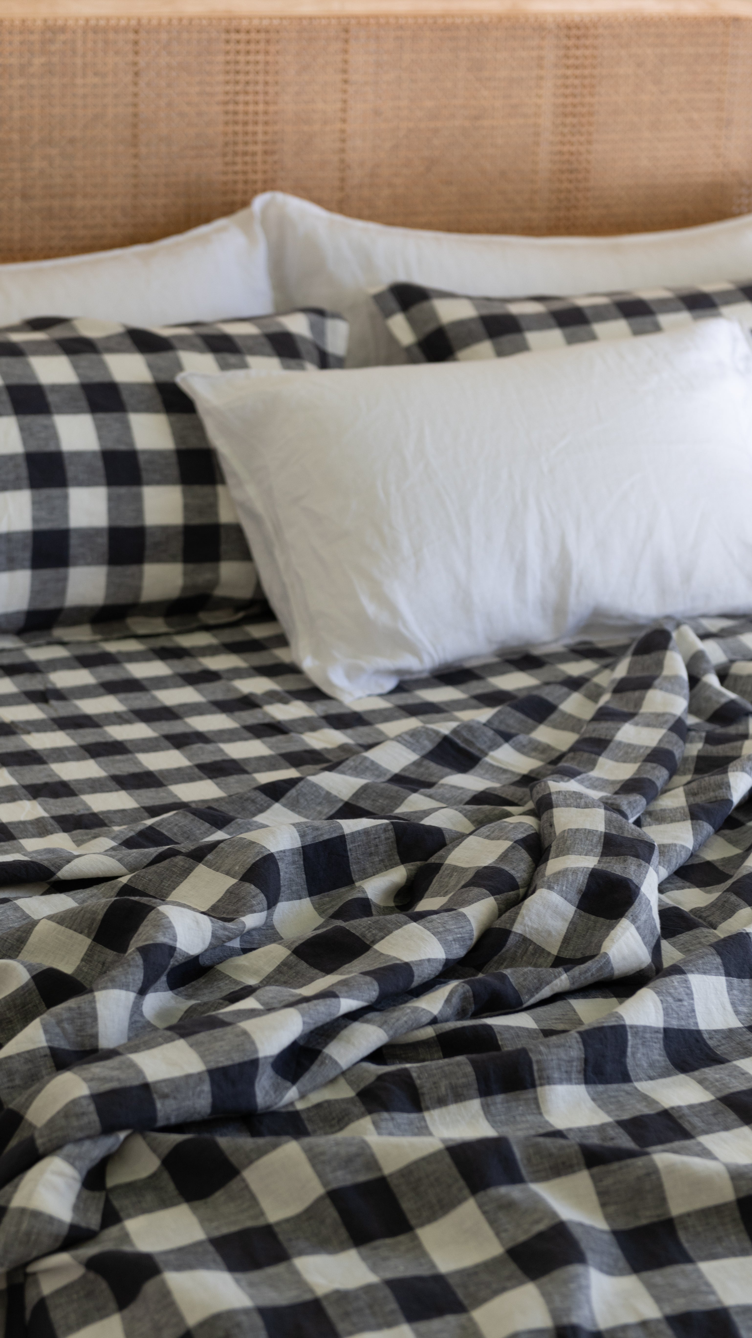 LINEN SHEET SET WITH PILLOWCASES - INDIGO BUFFALO CHECK
