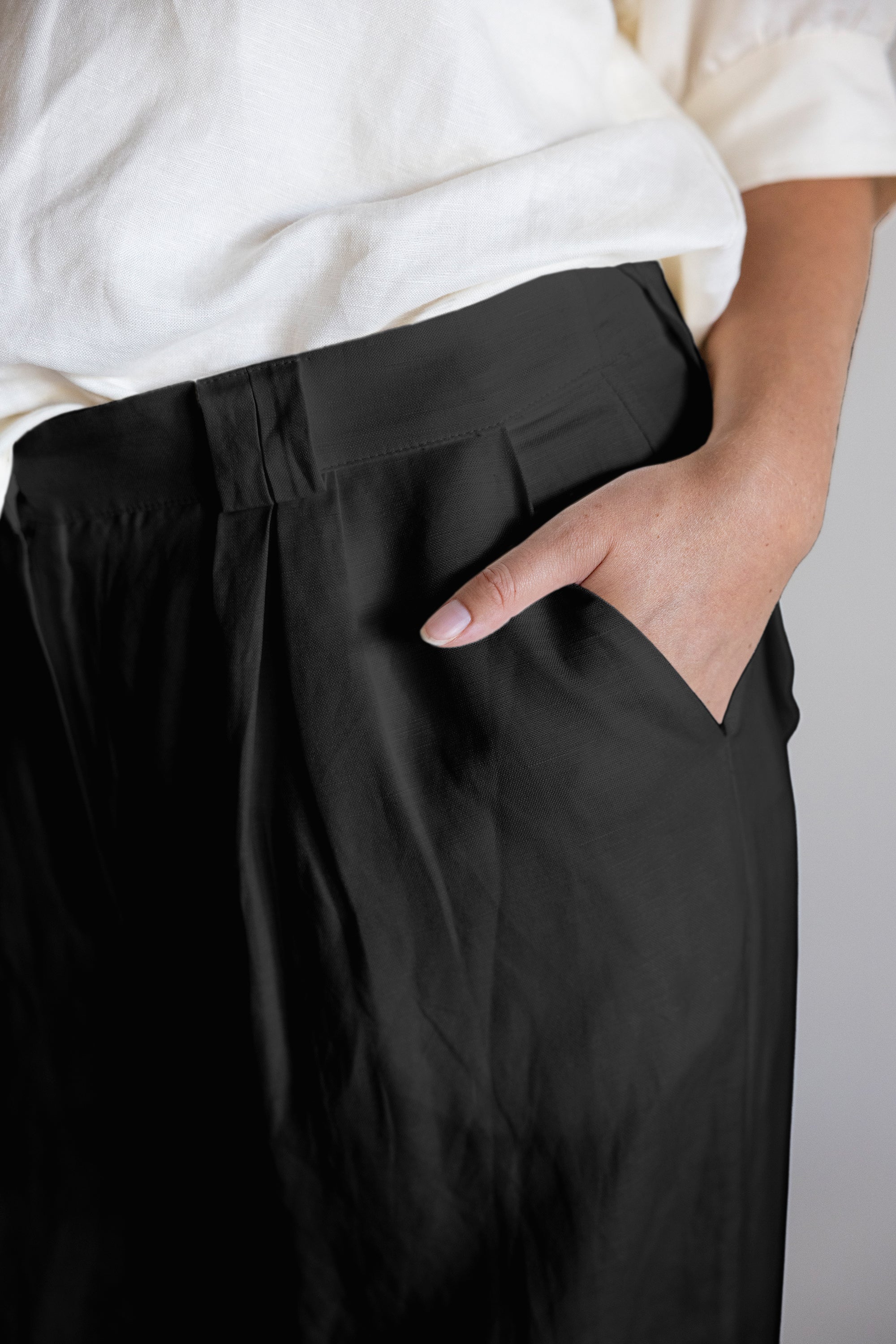 THE EXECUTIVE PANTS