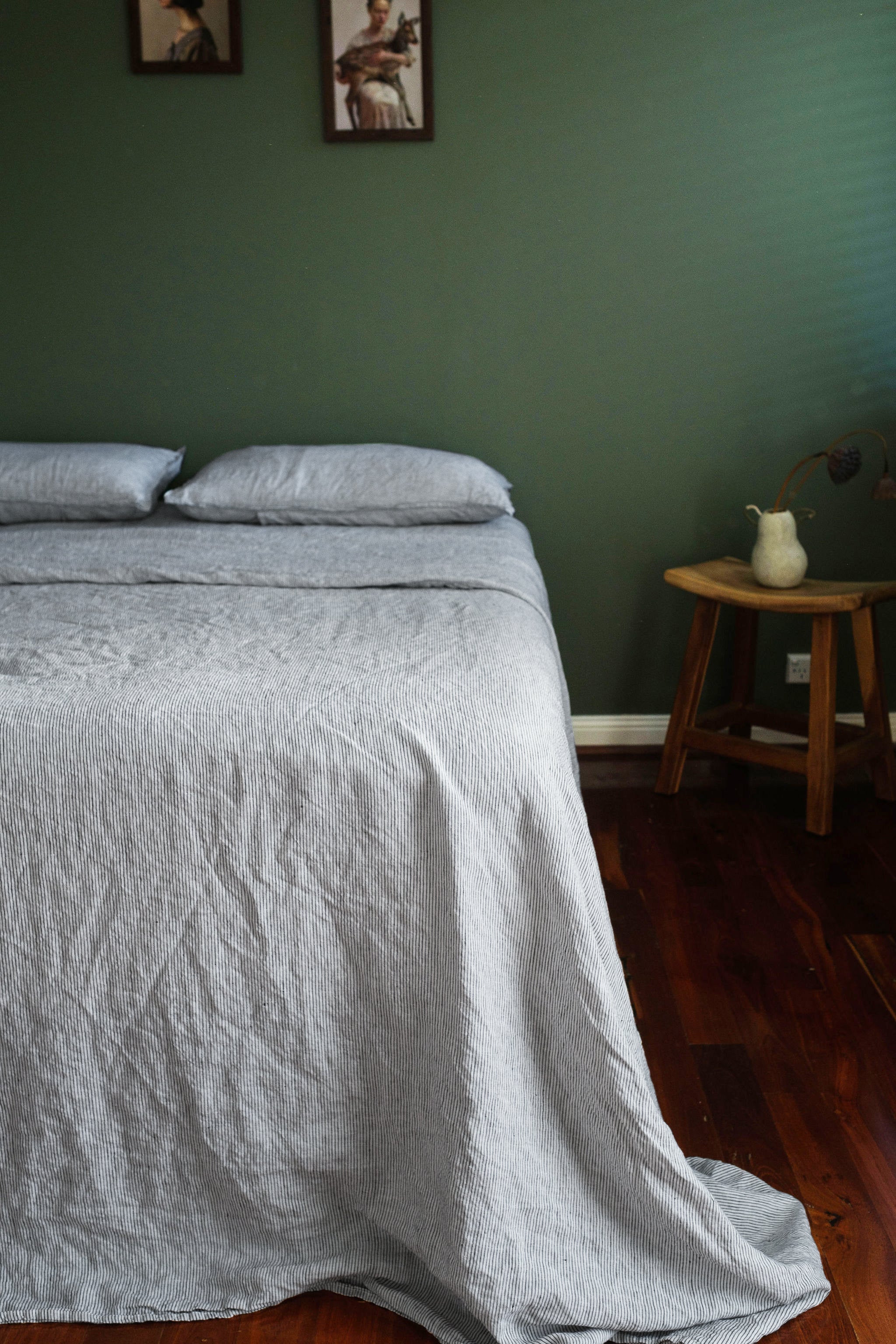 LINEN SHEET SET WITH PILLOWCASES - INK PINSTRIPES