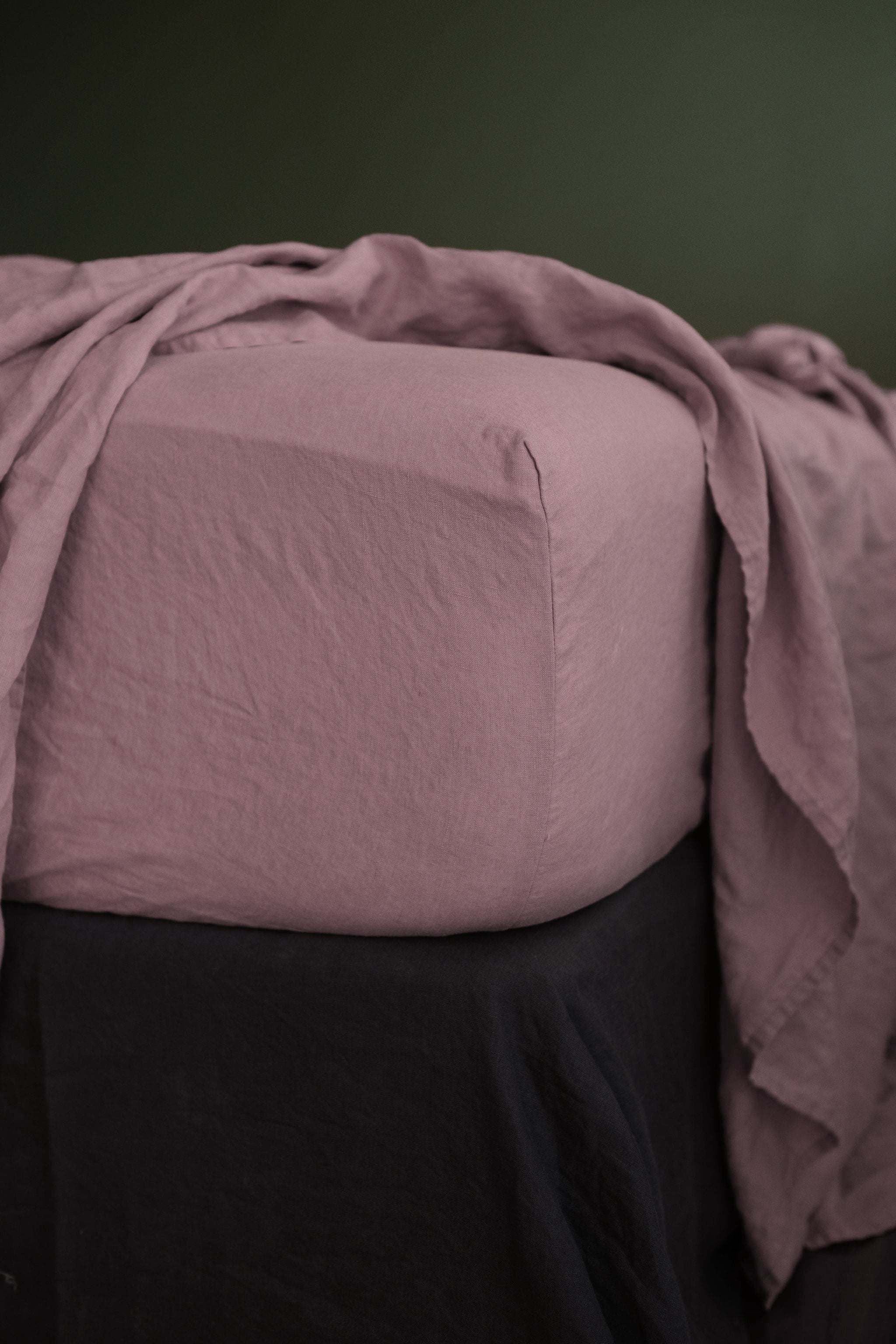 EUROPEAN FLAX LINEN FITTED SHEET - DUSKY ROSE