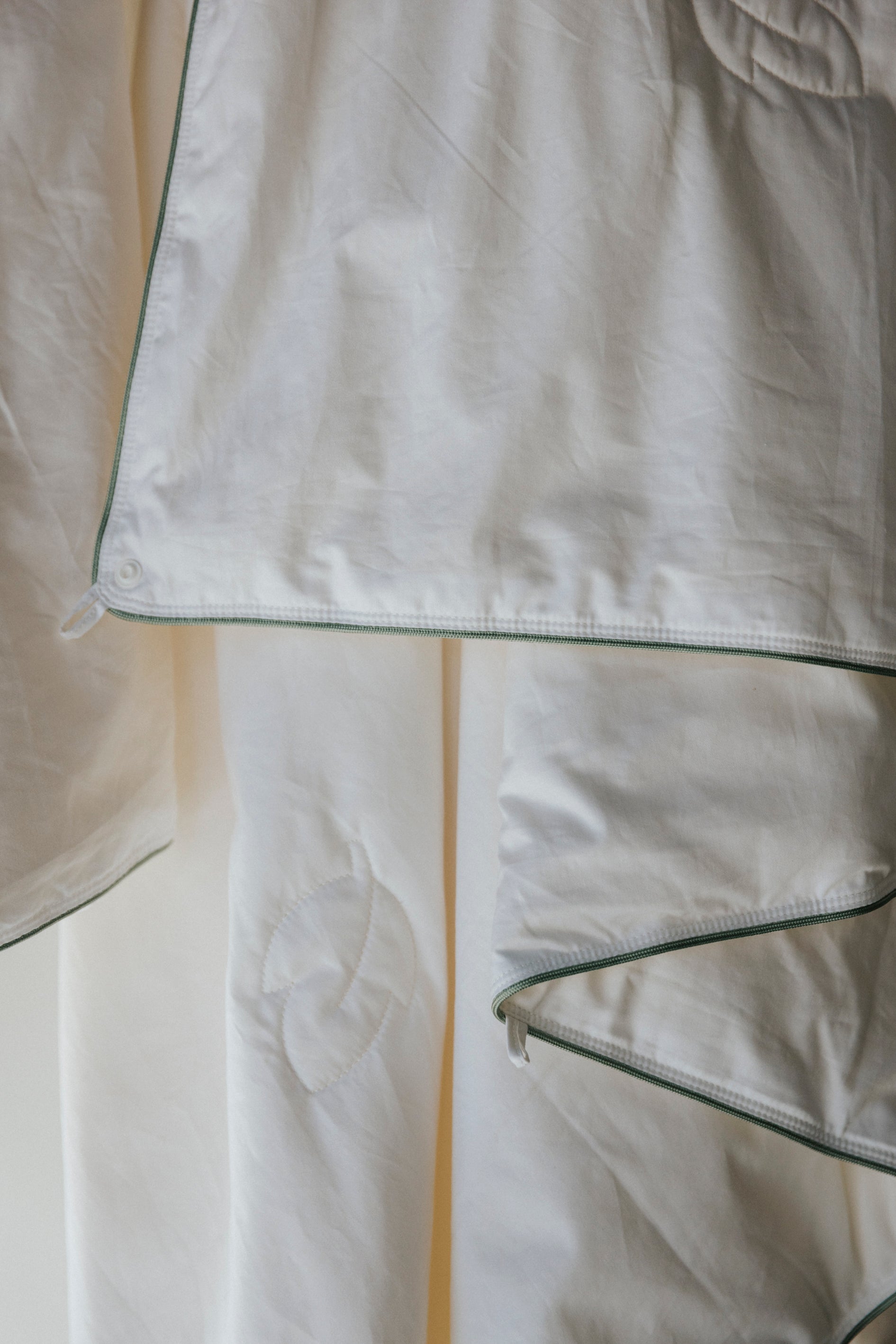 Silk Doona Insert vs Wool: Which is the Better Choice?