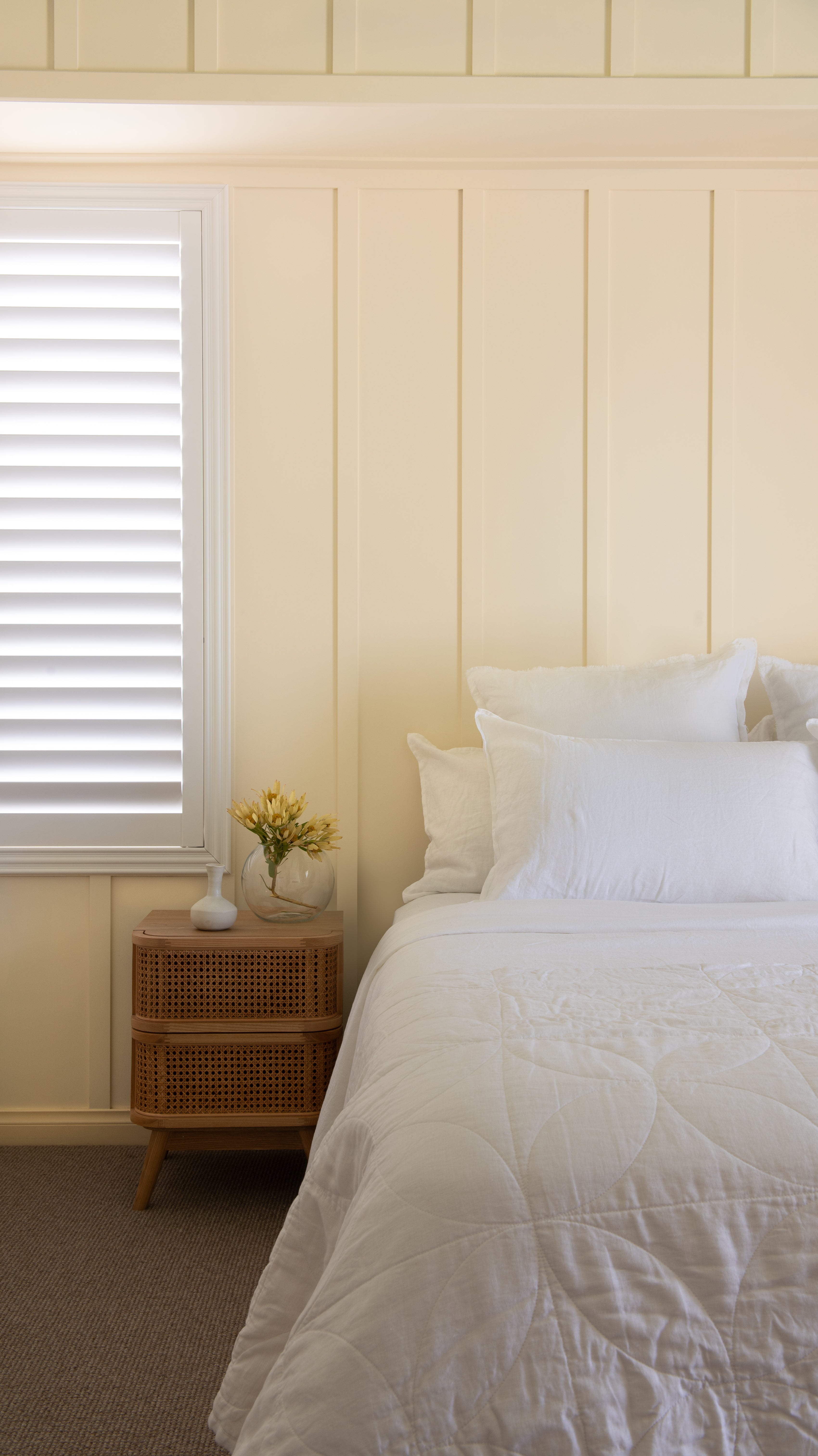 CIRCLE STITCHED FLAX LINEN BLANKET - WINTER WHITE