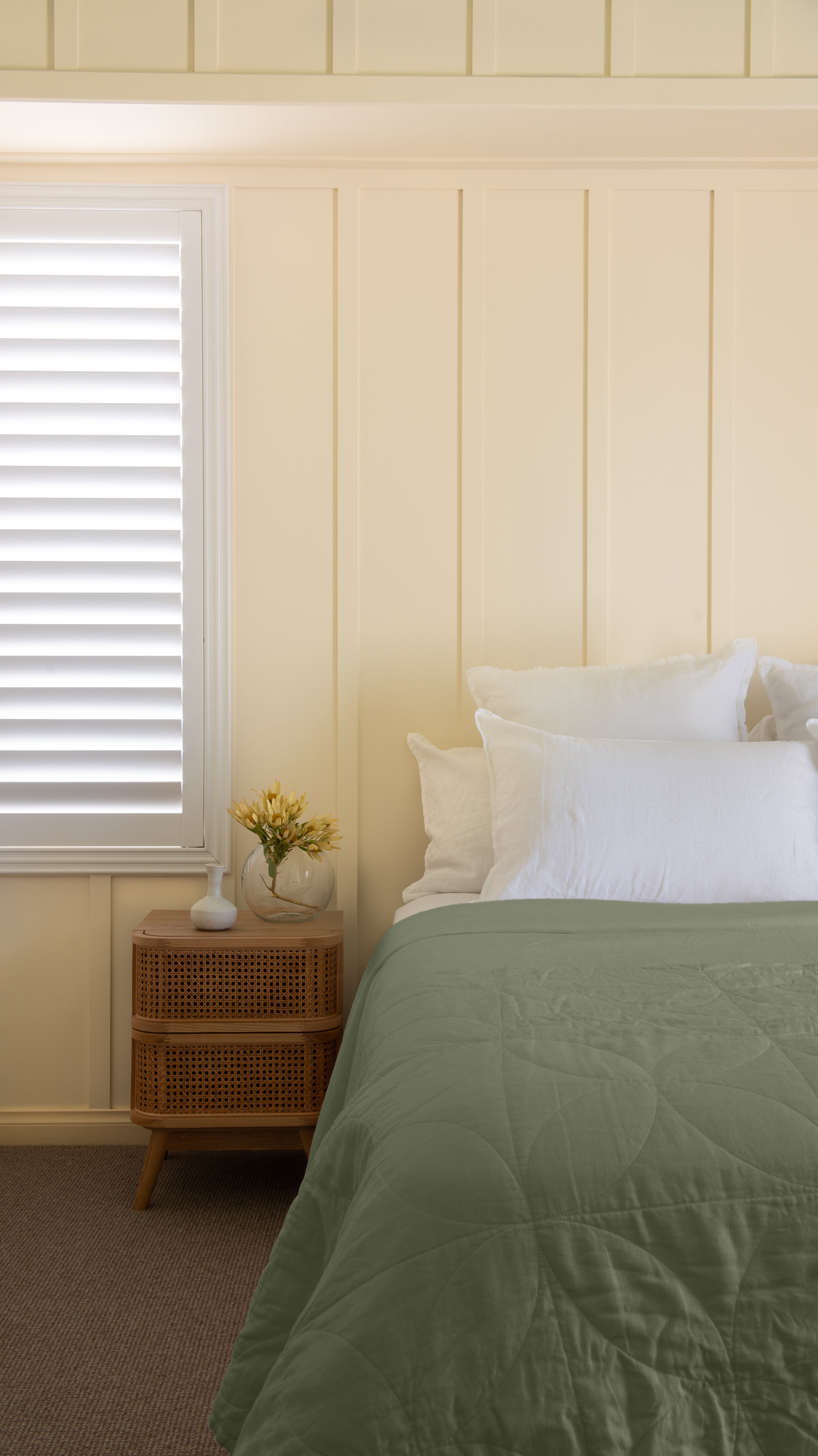 CIRCLE STITCHED FLAX LINEN BLANKET - SAGE