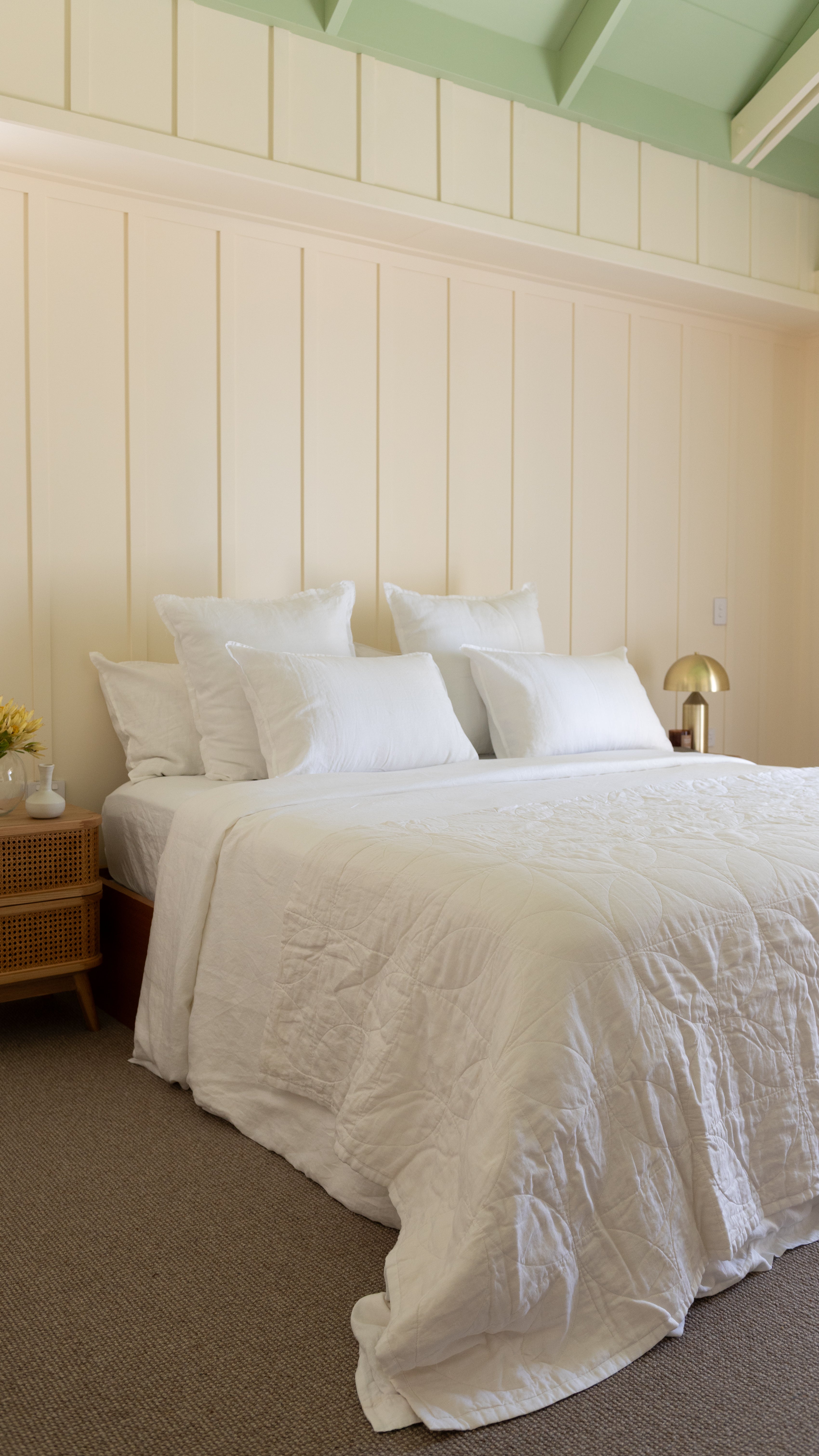 CIRCLE STITCHED FLAX LINEN BLANKET - WINTER WHITE