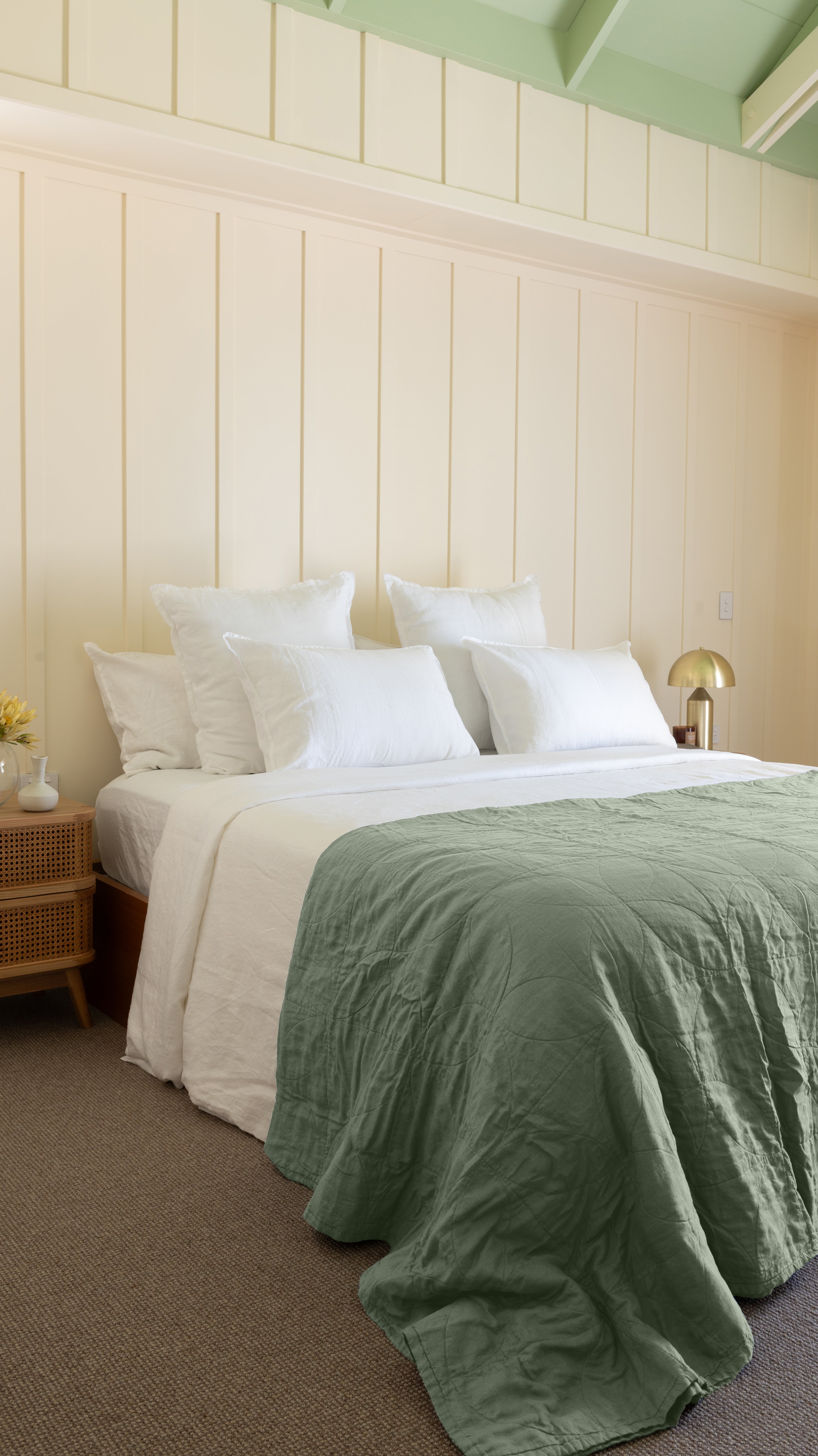 CIRCLE STITCHED FLAX LINEN BLANKET - SAGE