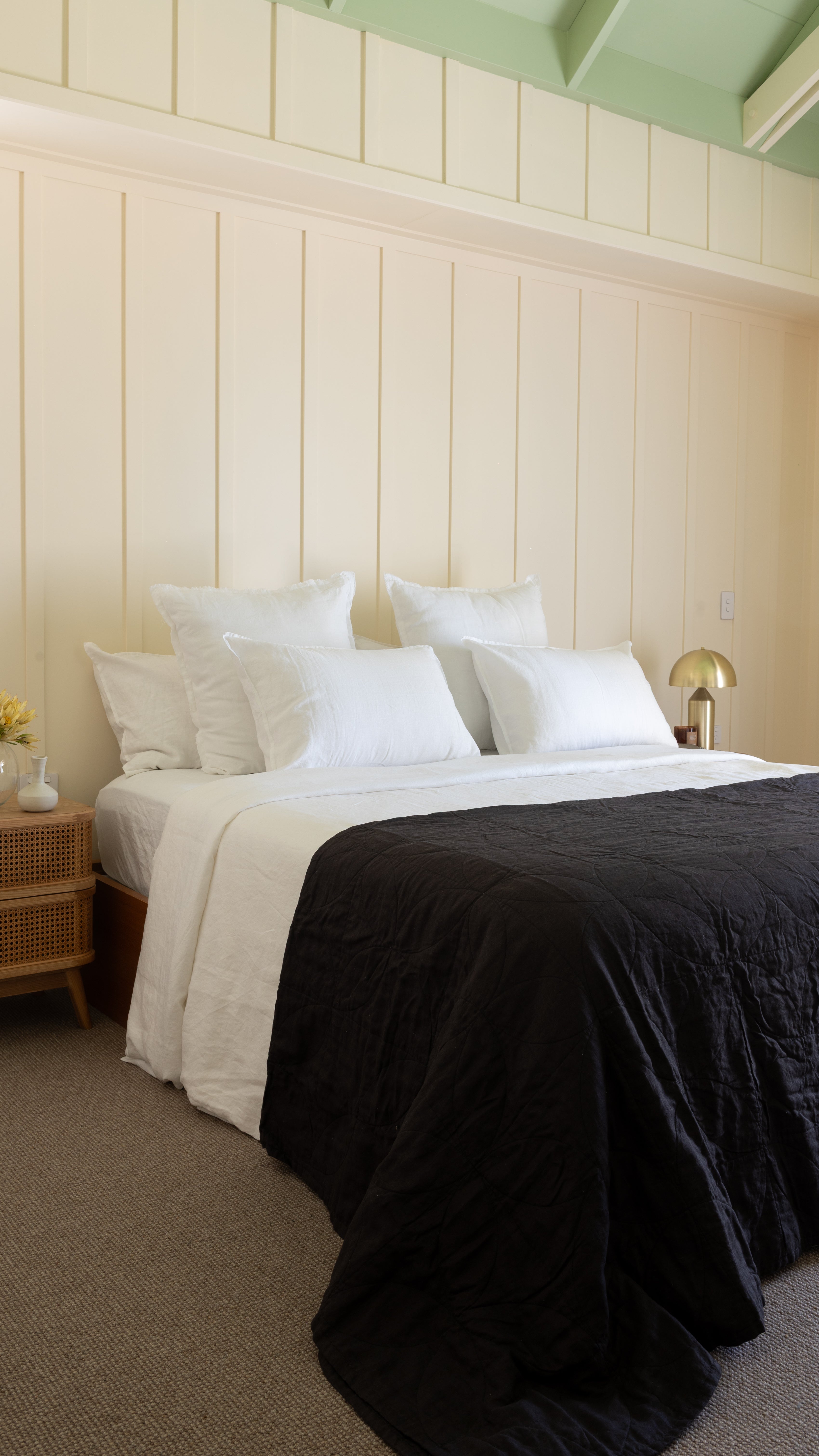 CIRCLE STITCHED FLAX LINEN BLANKET - DARK CHARCOAL