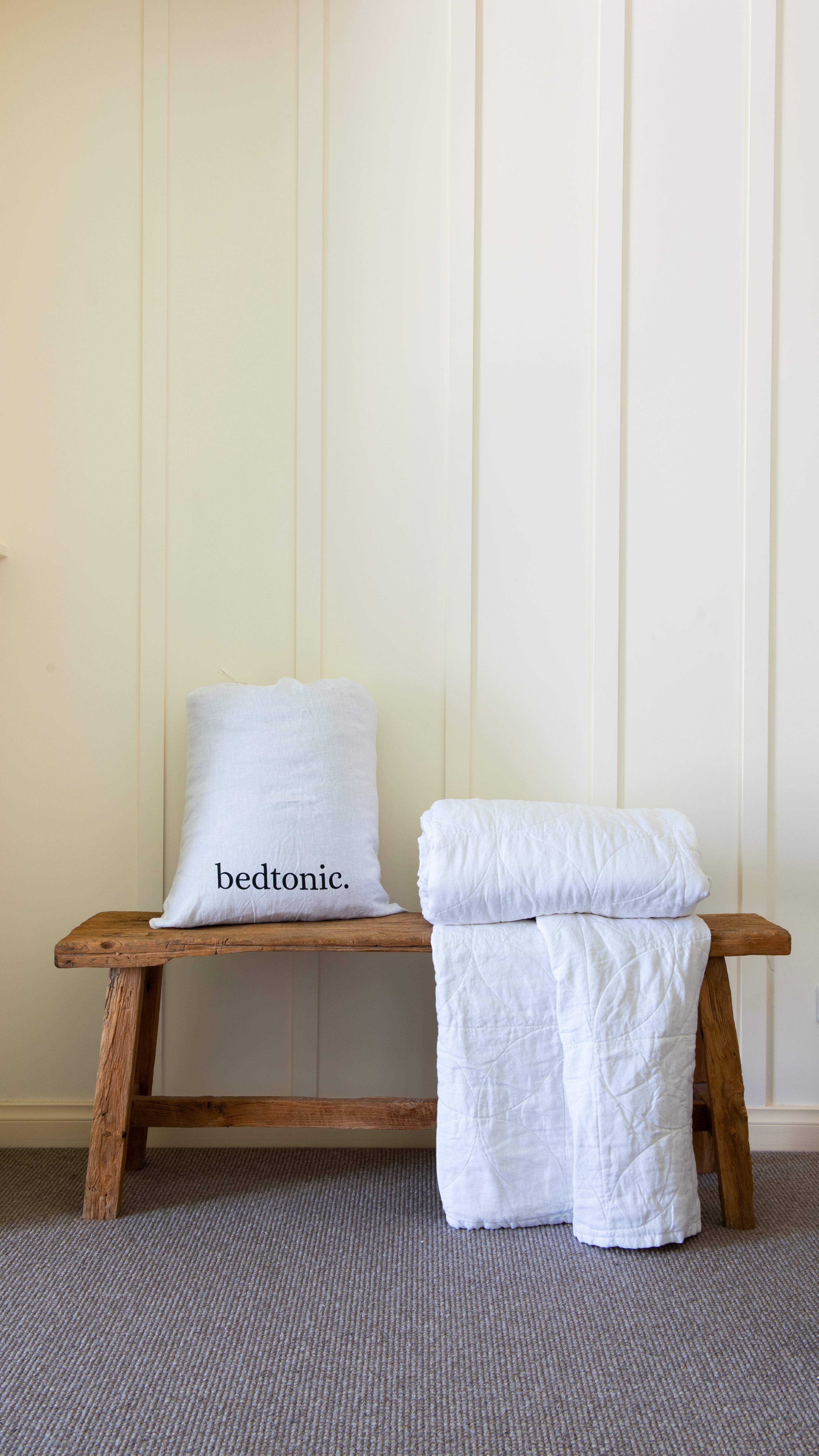 CIRCLE STITCHED FLAX LINEN BLANKET - WINTER WHITE