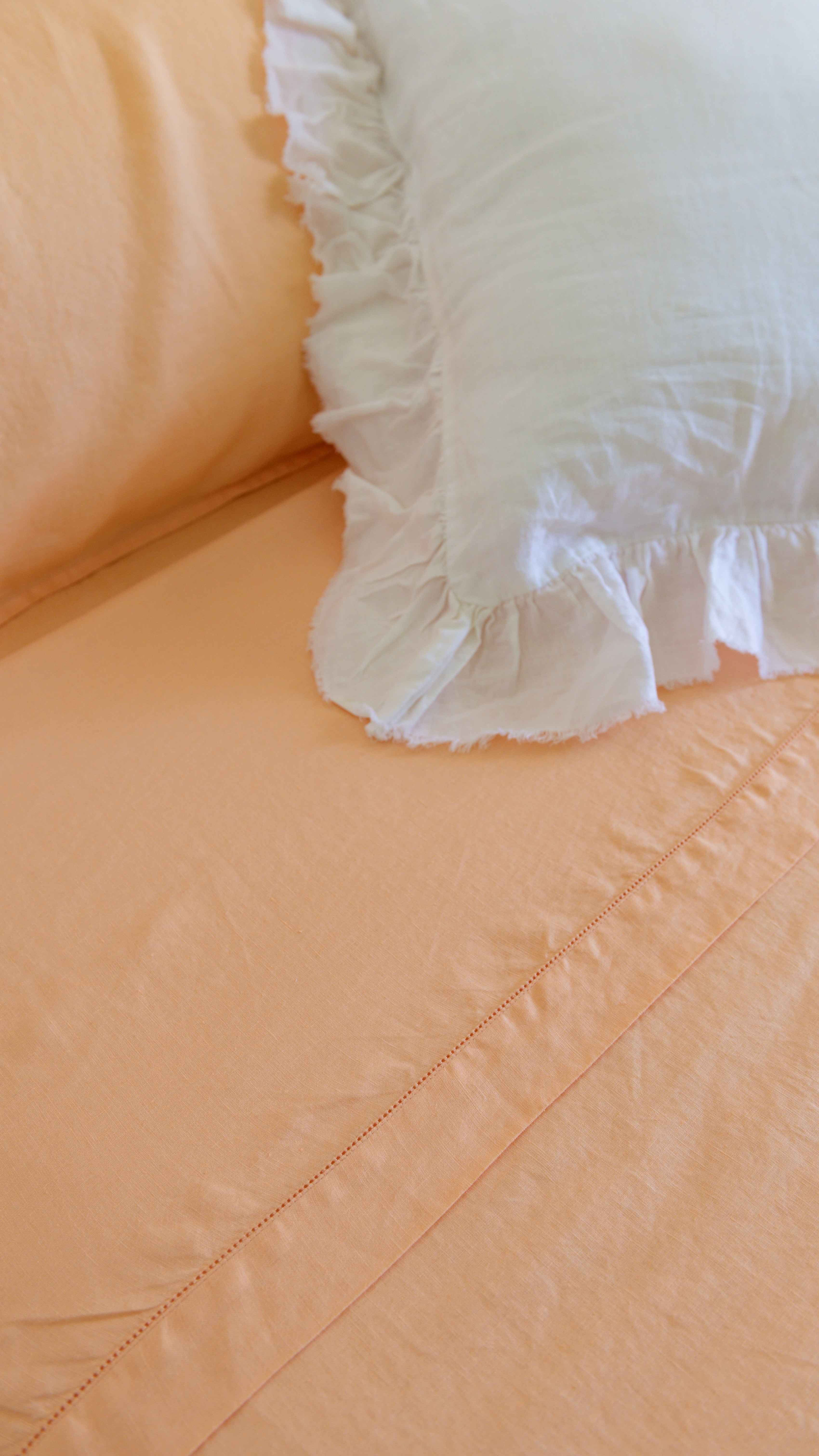 LINEN SHEET SET WITH PILLOWCASES - PEACH