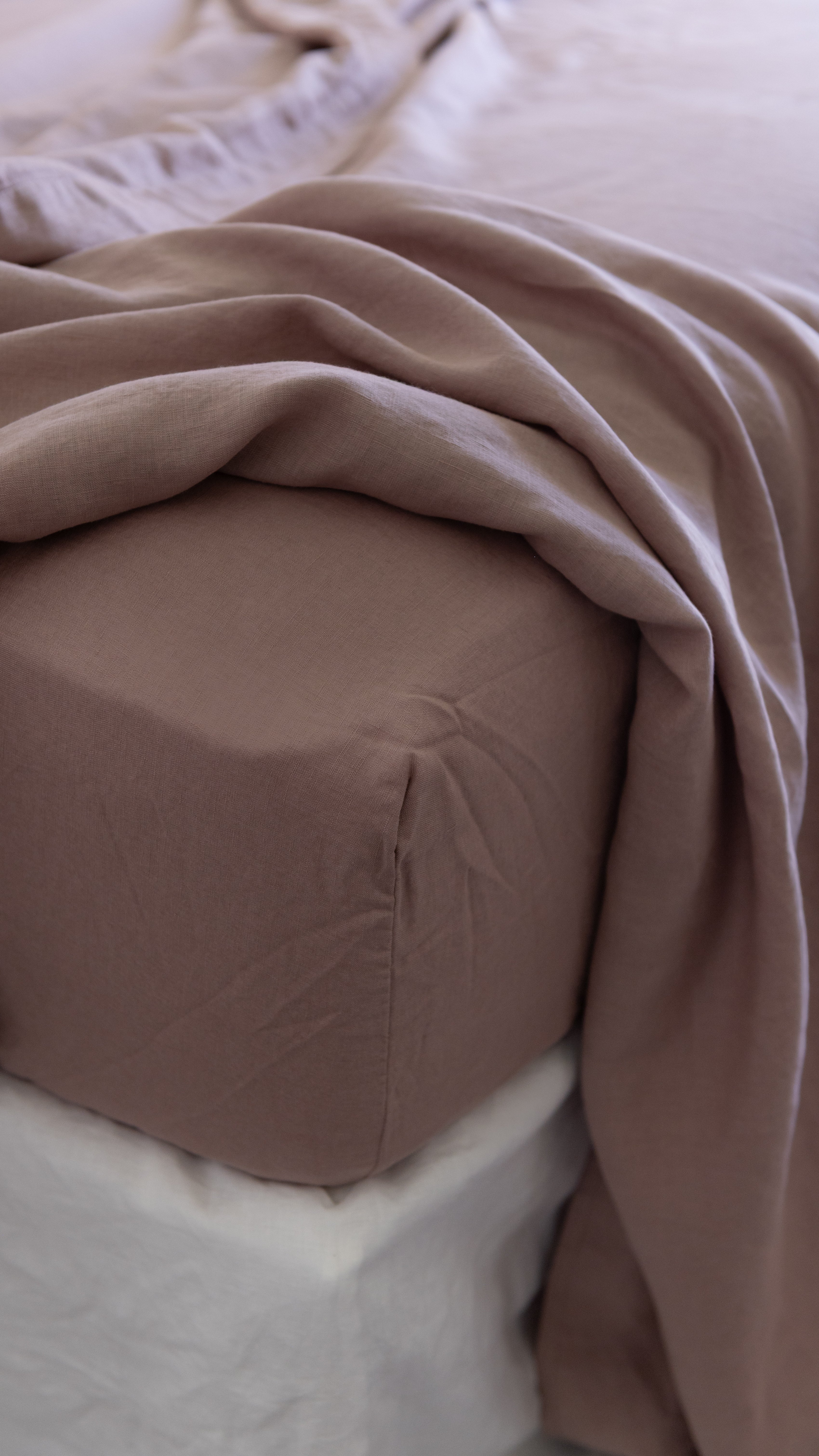 EUROPEAN FLAX LINEN FITTED SHEET - DUSKY ROSE