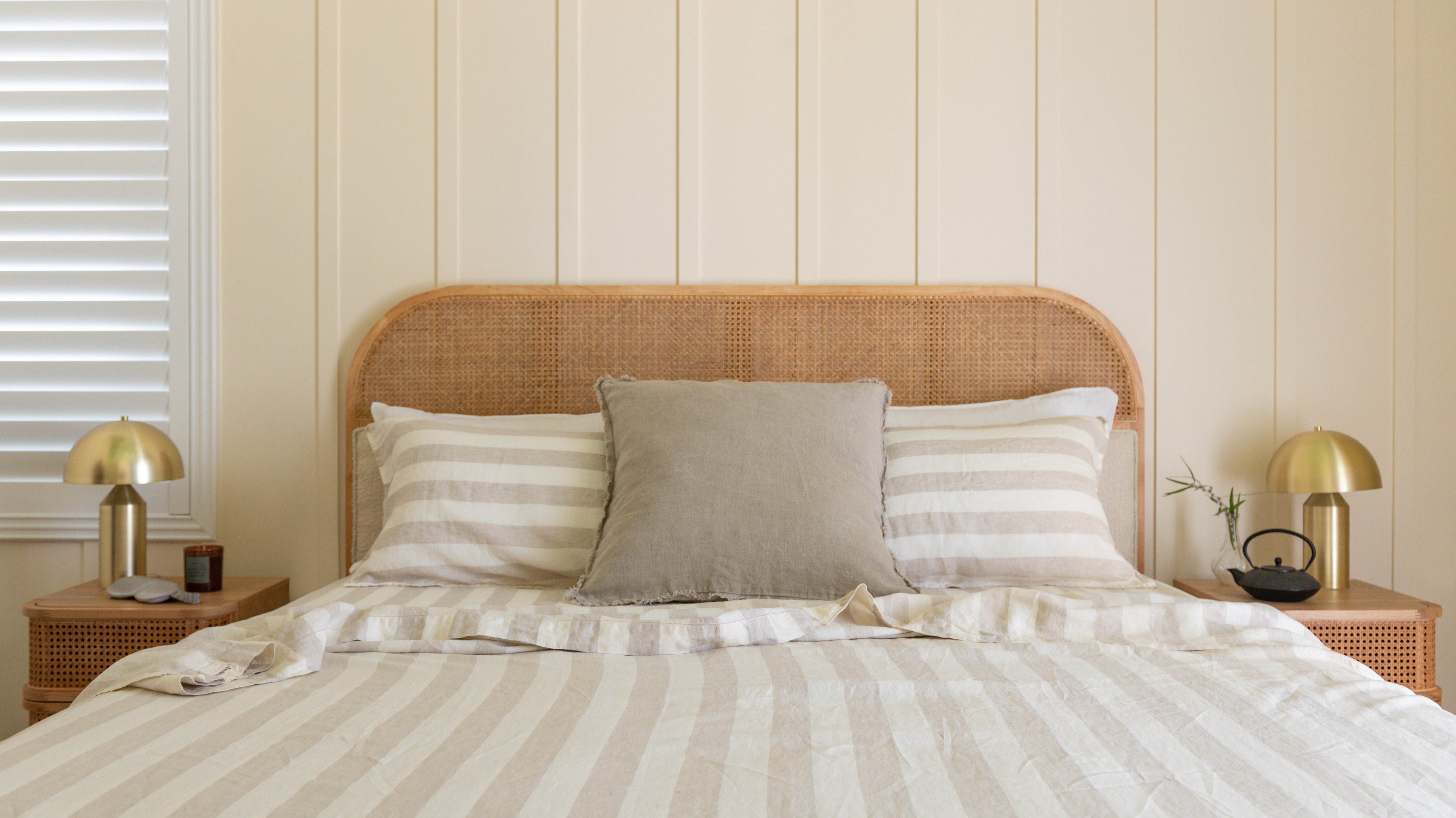 LINEN SHEET SET WITH PILLOWCASES - WIDE NATURAL STRIPE