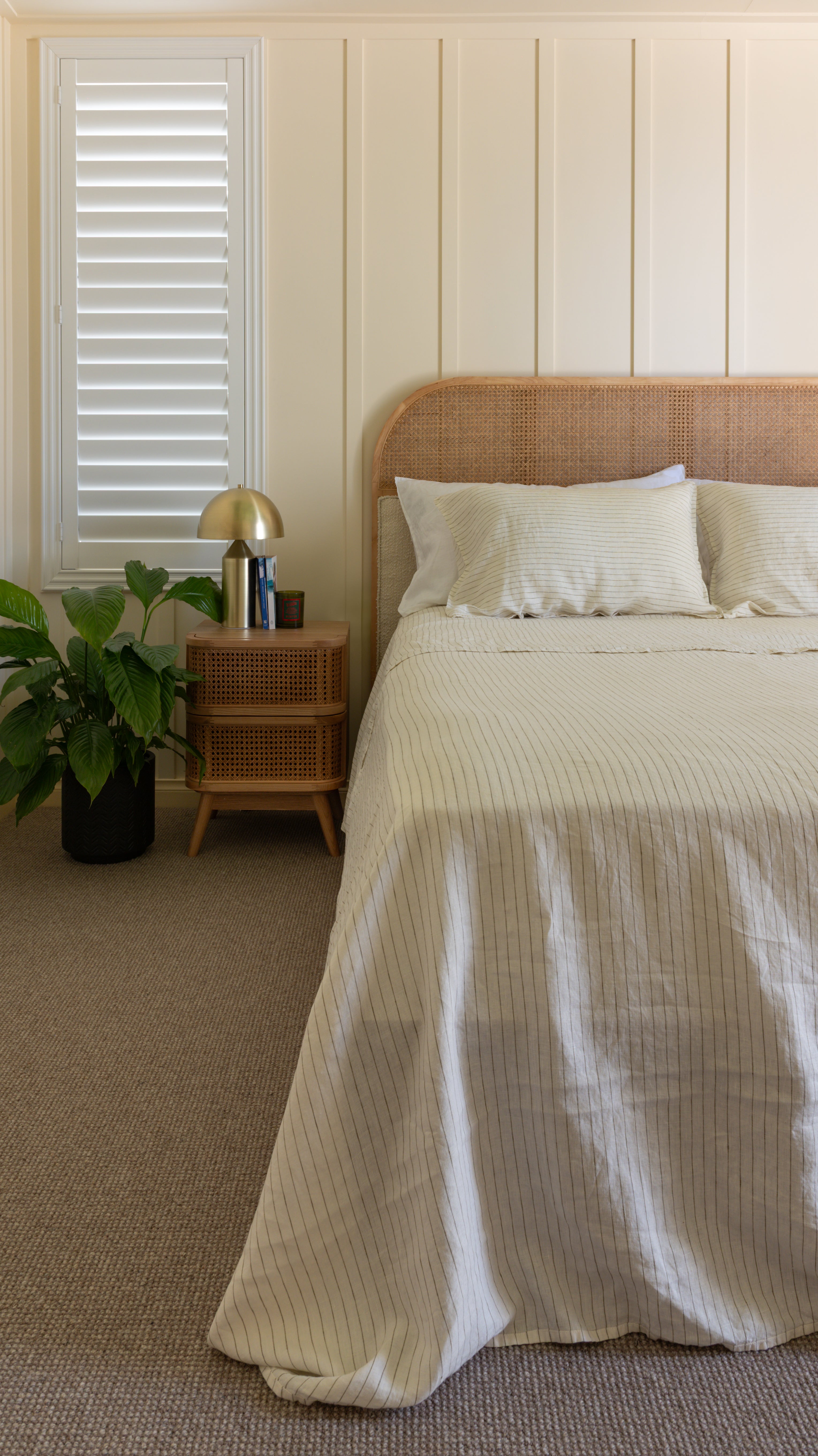 LINEN SHEET SET WITH PILLOWCASES - OLIVE PINSTRIPE