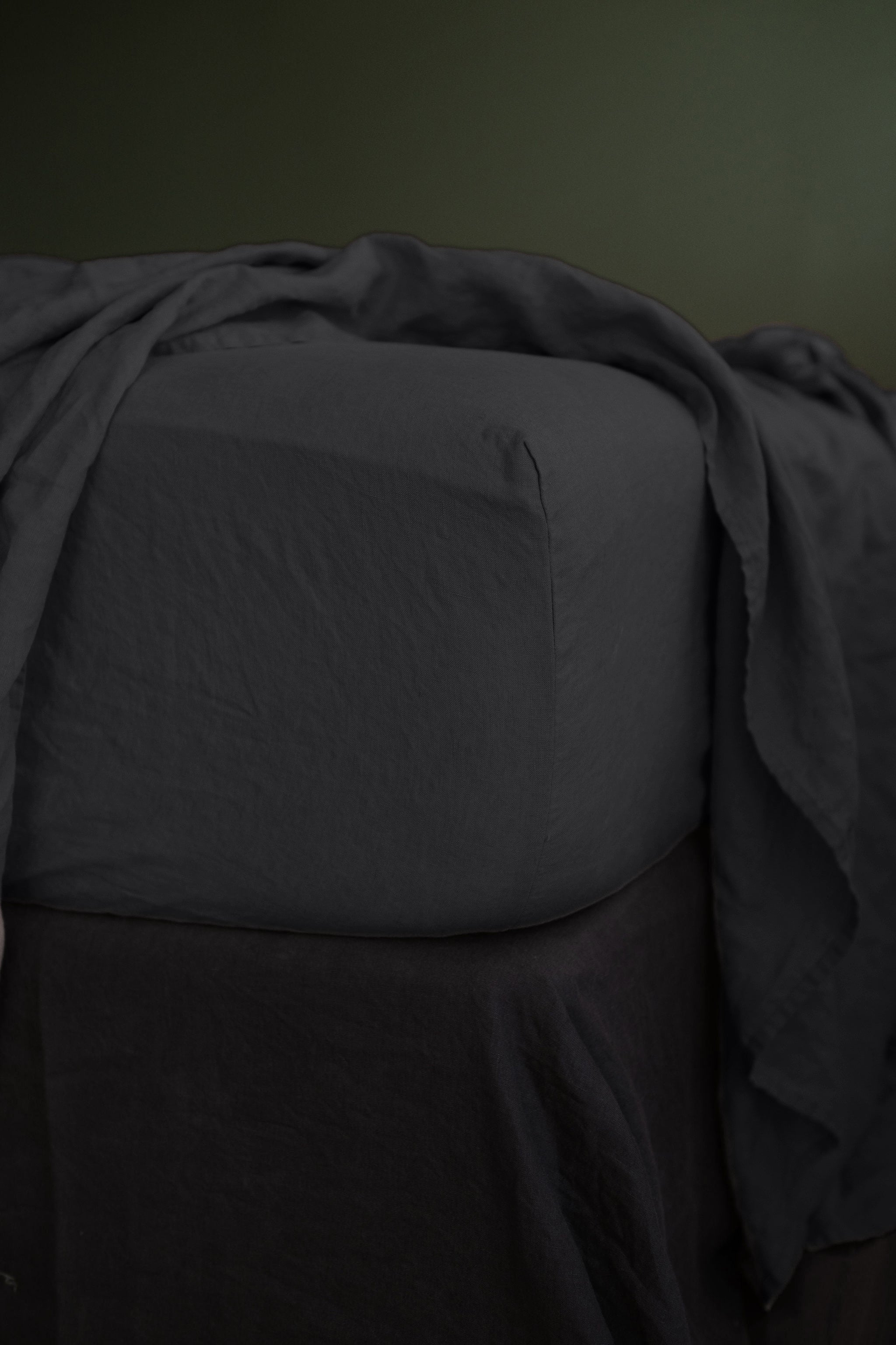 EUROPEAN FLAX LINEN FITTED SHEET - DARK CHARCOAL