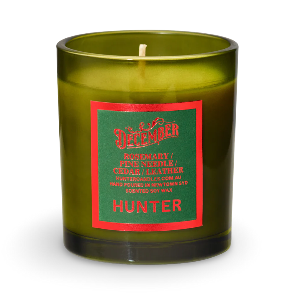 HUNTER CANDLE DECEMBER / PINE, CEDAR, ROSEMARY, LEATHER