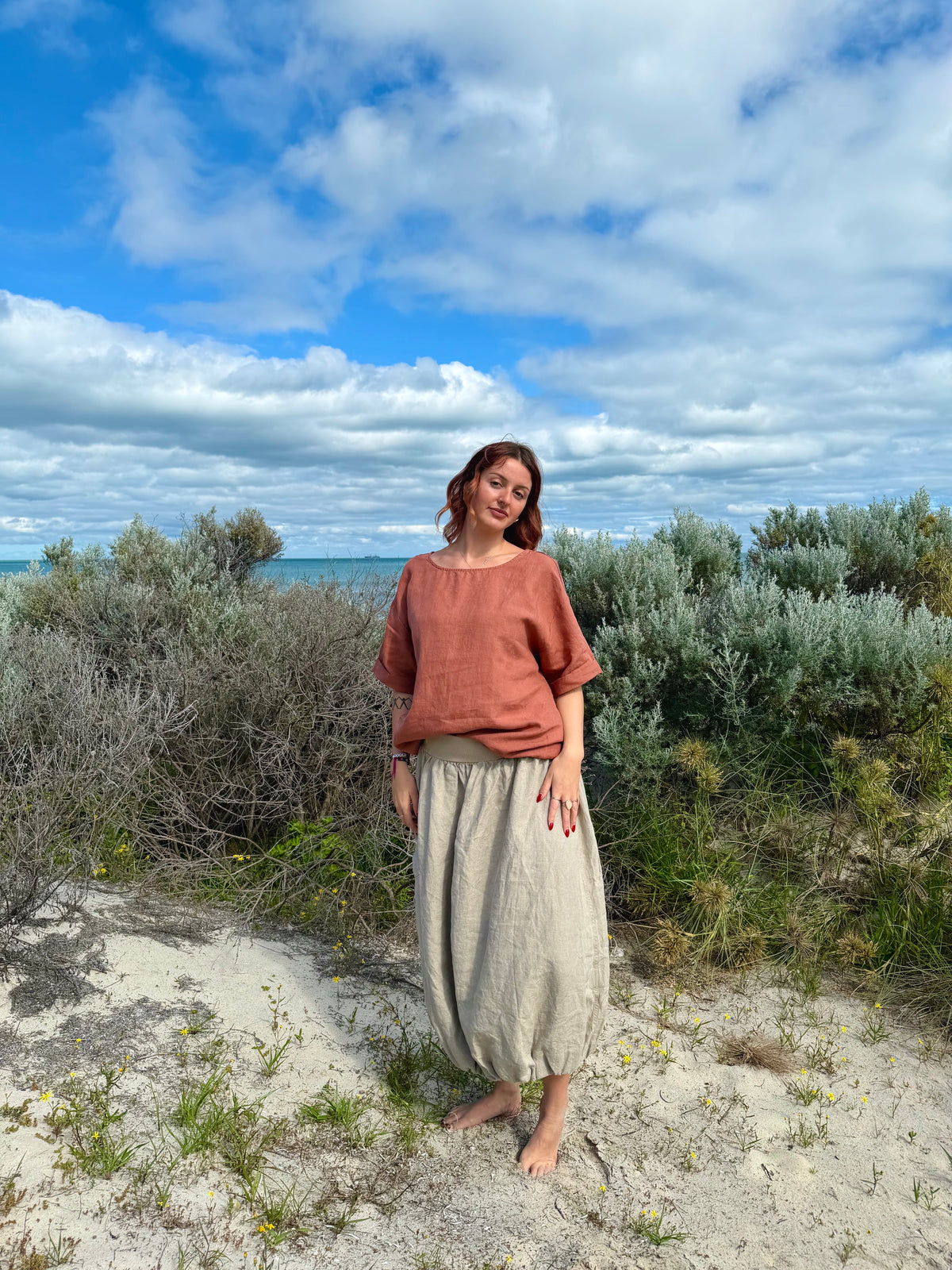 Tulip-style forage skirt in natural woven, gathered midi with wide ruched tulip hem