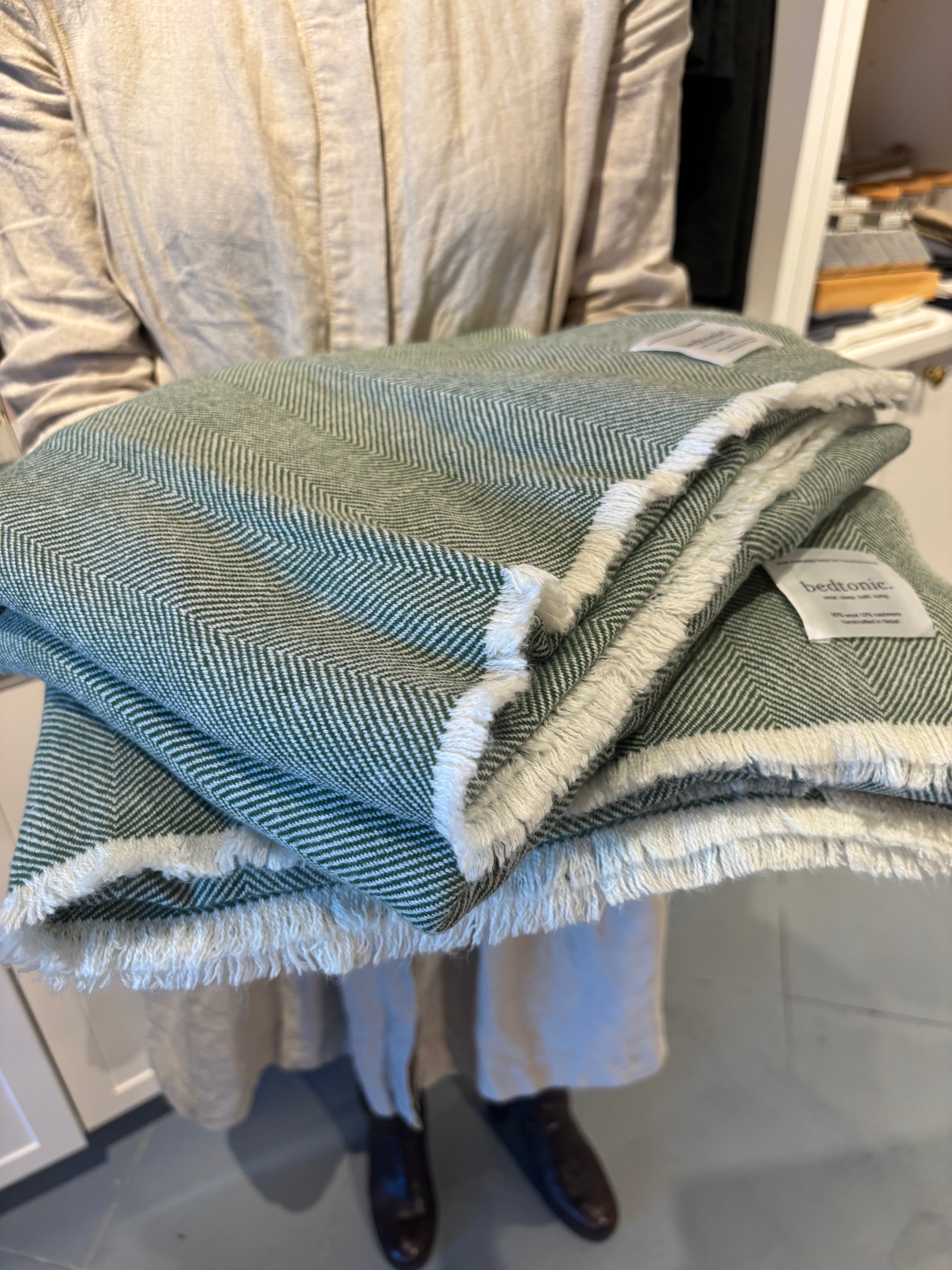 WOOL + CASHMERE THROW - MOSS