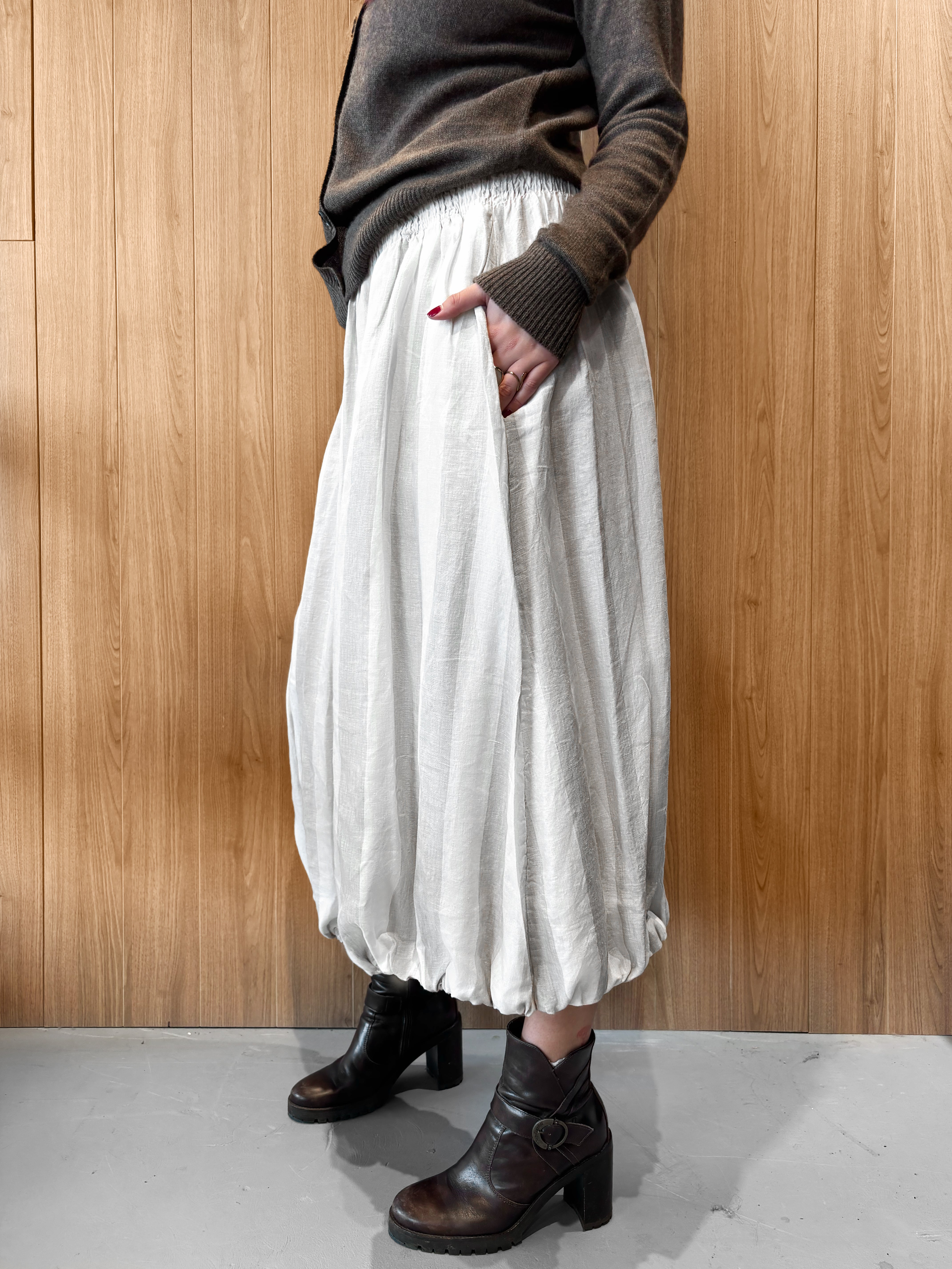 Off-white maxi tulip-style skirt with elastic waistband and soft gathered drape